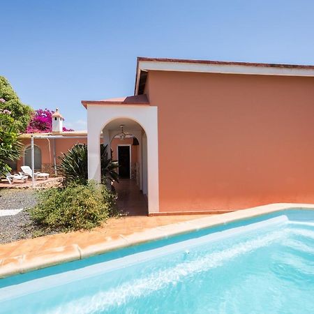 Home2Book Quiet Villa With Private Pool Triquivijate Luaran gambar