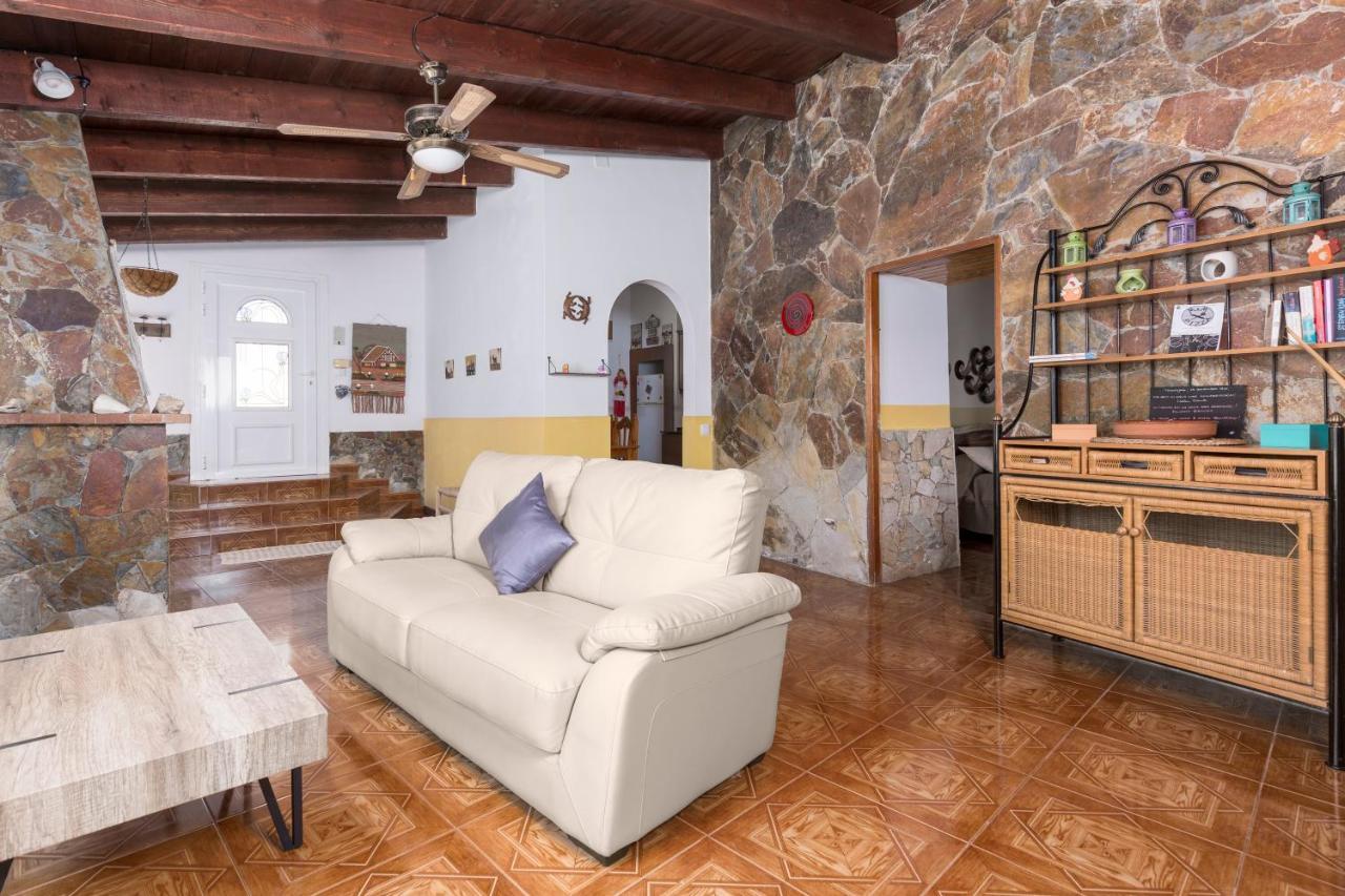 Home2Book Quiet Villa With Private Pool Triquivijate Luaran gambar