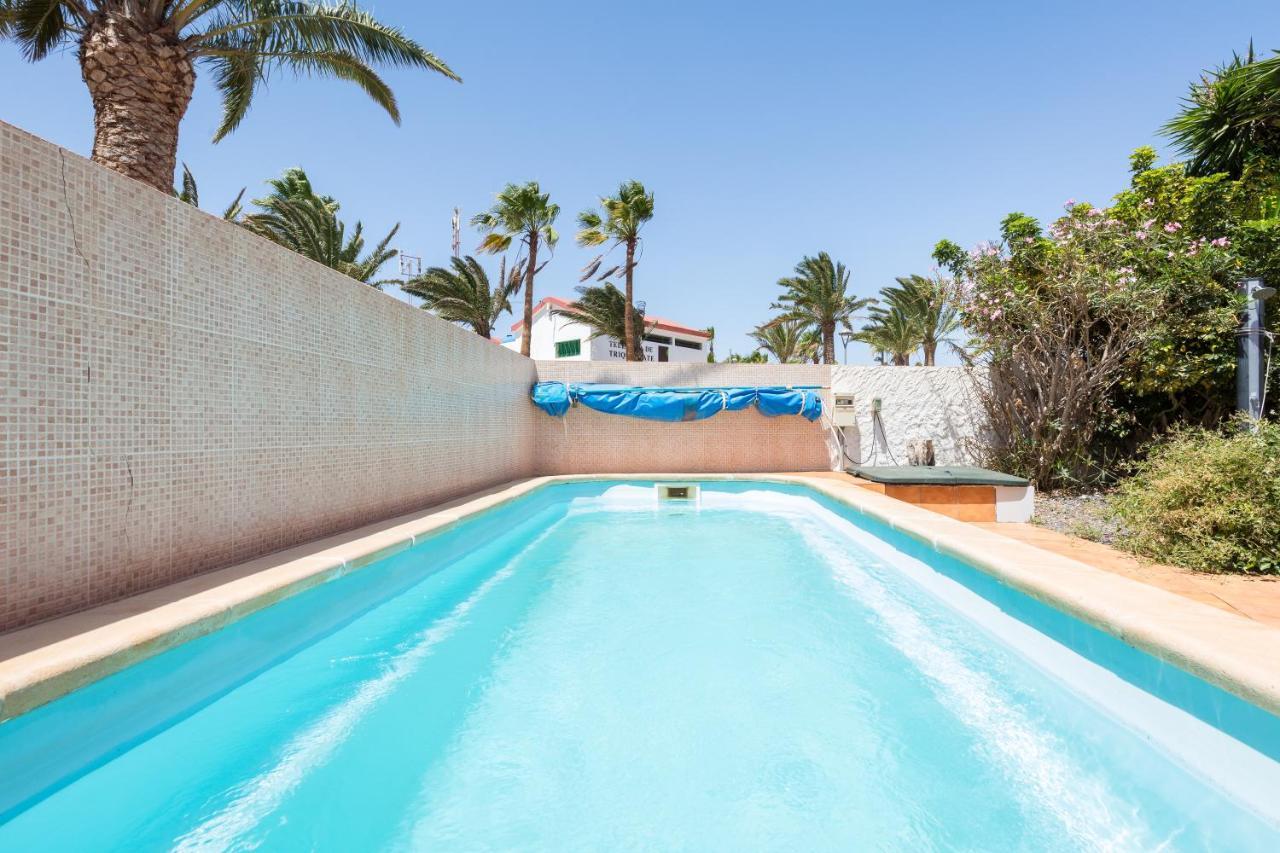 Home2Book Quiet Villa With Private Pool Triquivijate Luaran gambar