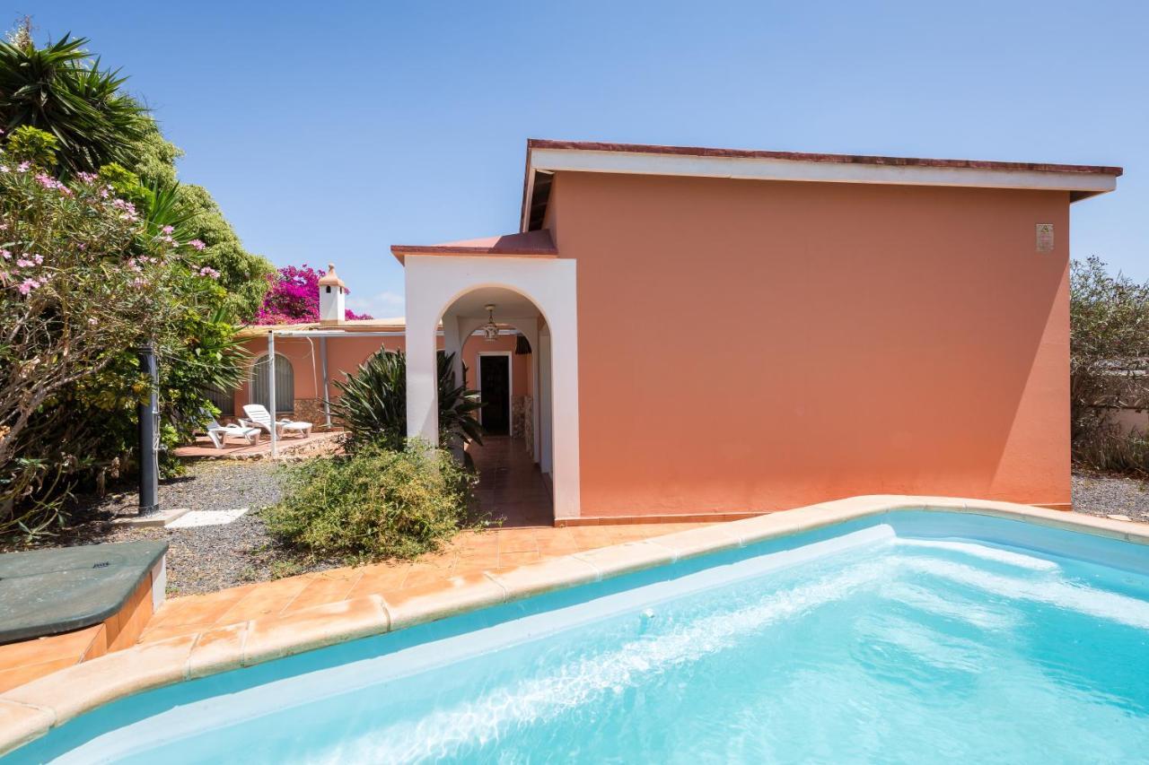 Home2Book Quiet Villa With Private Pool Triquivijate Luaran gambar