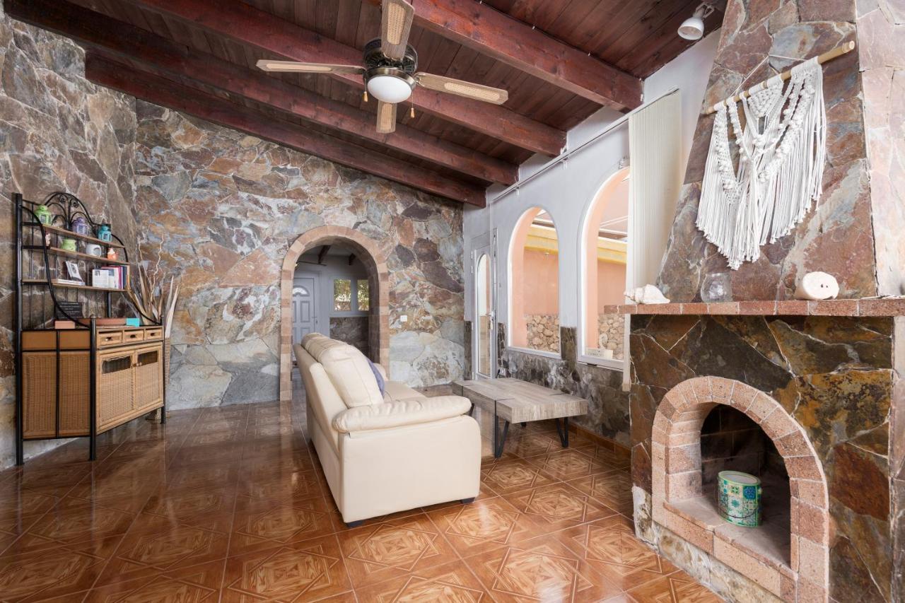 Home2Book Quiet Villa With Private Pool Triquivijate Luaran gambar