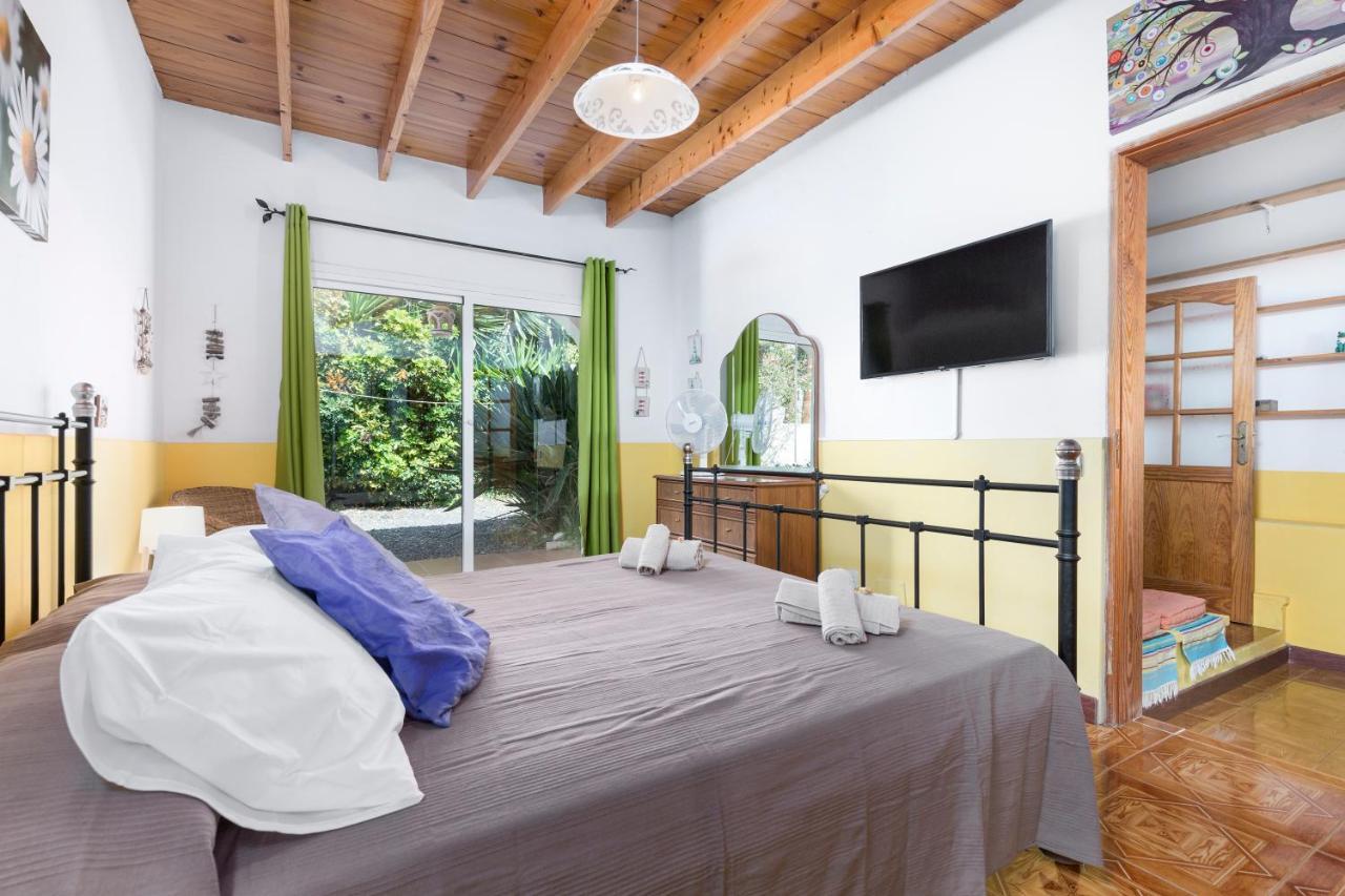 Home2Book Quiet Villa With Private Pool Triquivijate Luaran gambar