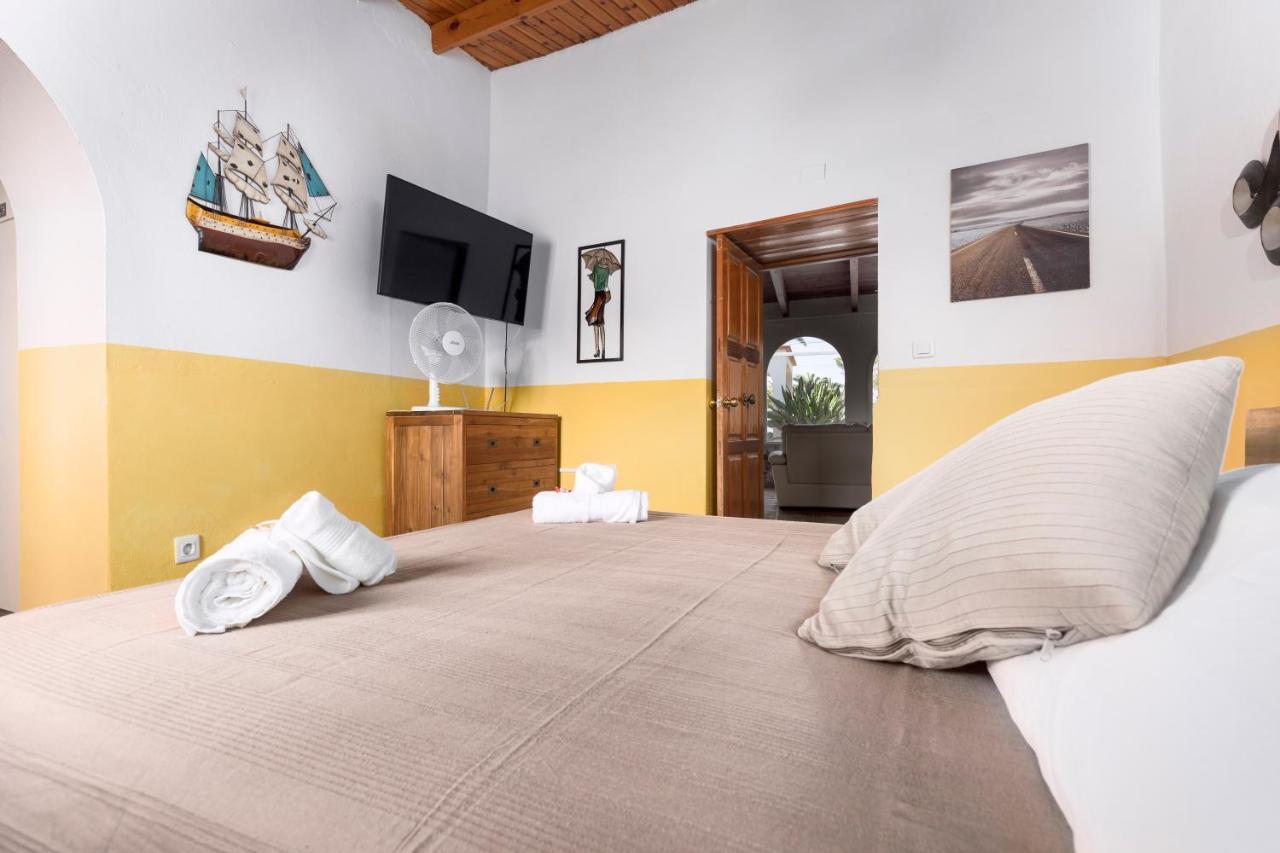 Home2Book Quiet Villa With Private Pool Triquivijate Luaran gambar